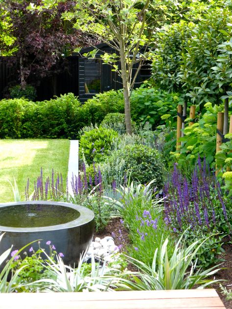 Hampstead Garden Design |Landscape & Garden Designer North London Low Maintenance Garden Design, Contemporary Gardens, Garden Design London, Roof Terraces, Roof Garden Design, Small Courtyard, Small Garden Landscape, Narrow Garden, Courtyard Gardens