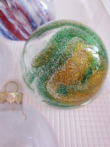 Diy Painted Christmas Ornaments, Chalkboard Ornaments, Free Christmas Crafts, Chalkboard Ornament, Easy Christmas Crafts For Kids, Make Christmas Ornaments, Hobby Lobby Crafts, Old Ornaments, Easy Christmas Craft