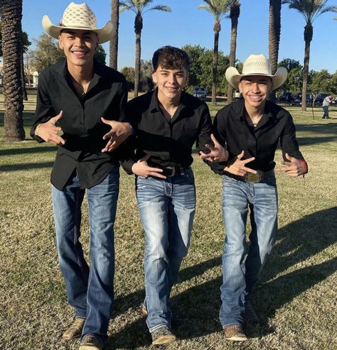 Quince Court Outfits Guys, Jaripeo Outfits Men, Hoco Outfits For Guys, Vaquero Outfit Mexican Men, Quince Court Outfits, Boys Homecoming Outfits, Chambelanes Outfits Quinceanera, Chambelan Outfits, Court Outfits