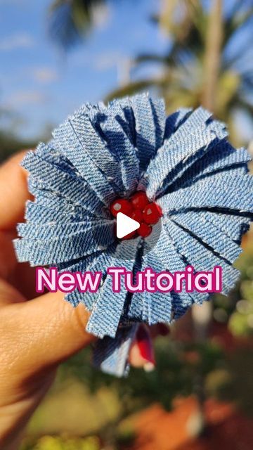 Diy Denim Flowers, Denim Flowers Diy Tutorials, Handmade With Love, Denim Flowers Diy How To Make, Denim Bags From Jeans, Diy Clothes Accessories, Zipper Flowers, Denim Scraps, Girls Hair Bows Diy