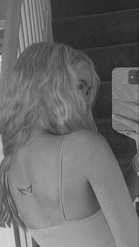 angel wings back tattoo 🪽✨👼🏼🤍 Nessa Barrett Back Tattoo, Small Wings On Back Tattoo, Tiny Wings Tattoo On Back, Small Wing Tattoos For Women, Dear God Nessa Barrett Tattoo, Small Wings Tattoo Back, Angel Wings Spine Tattoo, Nessa Barrett Angel Wings, Nessa Barrett Tattoo Inspired