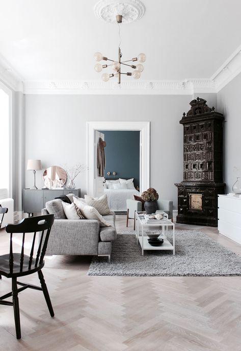 Home tour | A stunning mix of old and new in southern Sweden | These Four Walls Old And New Decor Mixing, Modern Classic Apartment, Classic Apartment, Nordic Living Room, Decorating Advice, New Interior Design, Beautiful Apartments, Residential Design, Home Tour