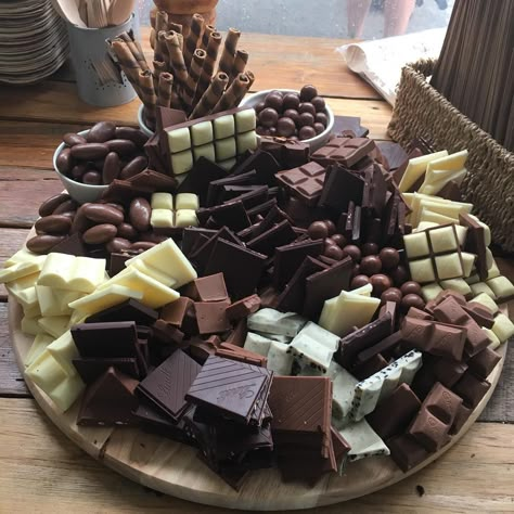 My first chocolate platter#chocolateplatter #mickandellegothitched #amazingcreations #amazingcreationsmaz Chocolate Platter, Dessert Boards, Dessert Platter, Dessert Aux Fruits, Grazing Table, Party Food Platters, Food Boards, Party Platters, Grazing Tables