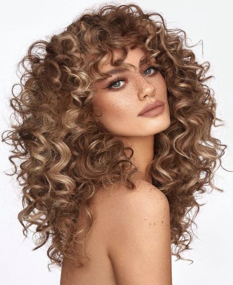 High Fashion Curly Hair, Short Natural Curls, Haircuts 2024, Natural Curly Hair Cuts, Curly Haircuts, Blonde Curly Hair, Ombré Hair, Long Curls, Hairstyles For Curly Hair