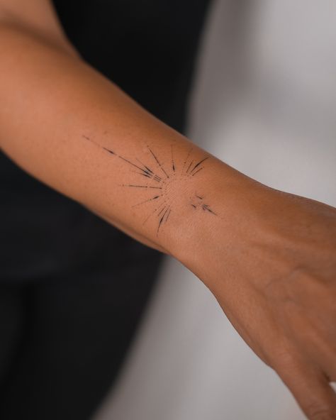 Signature sun #handpoke #stickandpoke #annpokes Minimalist Hand Tattoo, Fingers Tattoos, Side Wrist Tattoos, Small Finger Tattoos, Funky Tattoos, Mommy Tattoos, Triangle Tattoos, Handpoke Tattoo, Delicate Tattoo