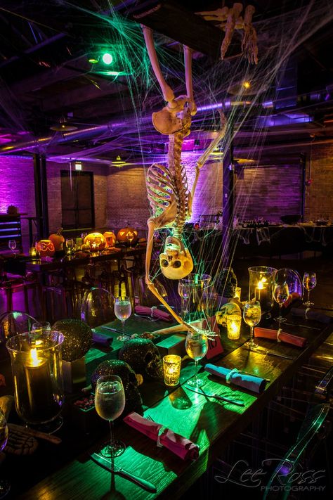 Halloween Bat Mitzvah | Designer Event Chicago | PartySlate Chicago Halloween, Halloween Party At Home, Festa Hotel Transylvania, Halloween Club Party, Best Halloween Party, Halloween Club, Halloween Bar, Easy Halloween Party, Halloween Ball