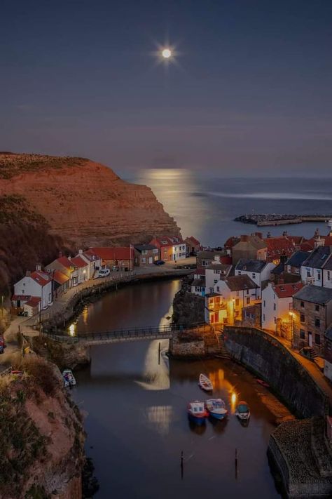 Staithes Yorkshire, British Villages, British Coastline, Yorkshire Coast, Cornwall Uk, Pretty Life, Channel Islands, North Yorkshire, My Happy Place