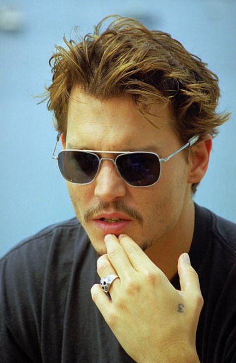 #johnnydep #johnnyfans #johnny #johnnydeppstyle #youngjohnnydepp #johnnydeppyoung  #90sfashion #90s #90svibes #90looks #90sclothing #grunge #hipster Randolph Sunglasses, Timeless Sunglasses, Johnny Depp Style, 90s Sunglasses, Young Johnny Depp, Tom Ford Eyewear, Cannes Film Festival, Johnny Depp, Cut And Color