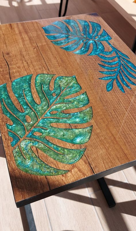 Wood Projects With Resin, Diy Wooden Table, Resin And Wood Diy, Christmas Diy Wood, Resin Tables, Table Resin, Cnc Art, Diy Abstract Canvas Art, Epoxy Resin Table