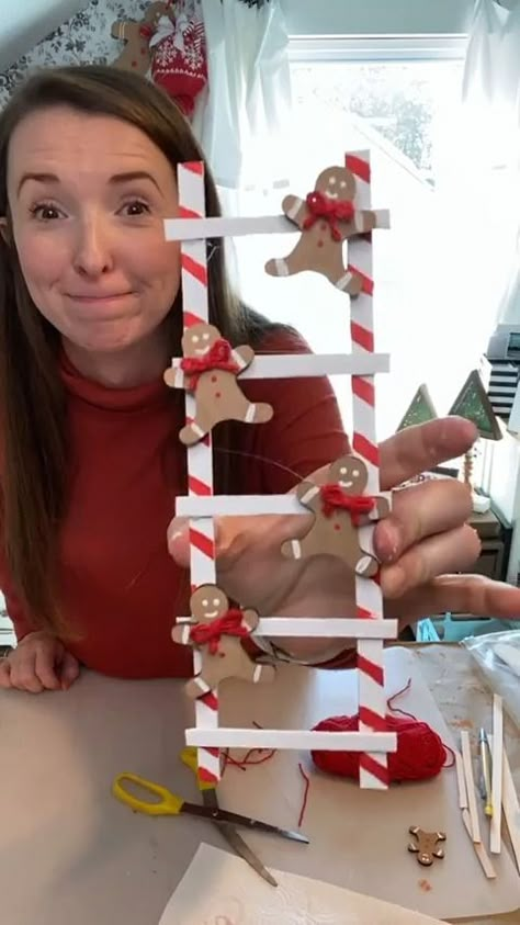 DIY Gingerbread Ladder for Tiered Tray | Check out the most adorable ladder using popsicle sticks. This is so cute for your Christmas tiered tray. | By The Celebration Co. Diy Gingerbread, Jul Diy, Christmas Tiered Tray, Gingerbread Diy, Gingerbread Crafts, Gingerbread Christmas Decor, Gingerbread Decorations, Christmas Decorations Diy Outdoor, Diy Christmas Decorations Easy