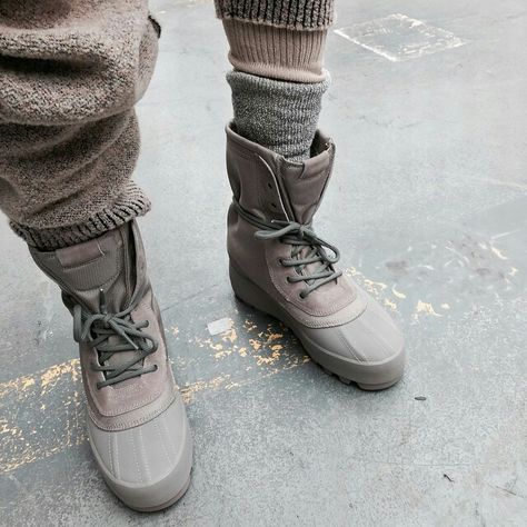 Kanye X adidas duck boots Yeezy 950, Random Clothes, Le Male, Darth Maul, Duck Boots, Shoe Game, Kanye West, Nike Air Force Sneaker, Style Retro