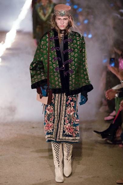 Look 21 Moda Hippie, Fashion Vibes, Bohol, Cooler Look, Gucci Fashion, Fashion Show Collection, Mode Inspiration, Fashion Designers, Couture Fashion