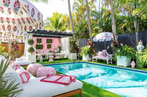 2022 © Nickolas Sargent Maximalist Garden, Sims Garden, Birthday Pool Party Ideas, Dream Pool House, Palm Beach Homes, Retro Florida, Outdoor Furniture Inspiration, Party Rooms, California Backyard