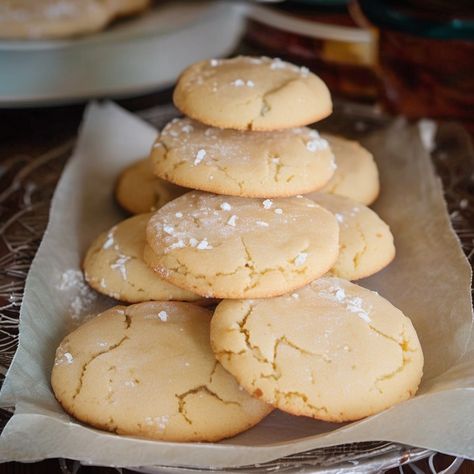 Southern Tea Cake Cookies Tea Cake Cookie Recipe, Chocolate Eclair Recipe, Butterball Cookies, Tea Cake Cookies, Homemade Strawberry Cake, Truffle Cookies, Eclair Recipe, Tea Cakes Recipes, Blueberry Cookies