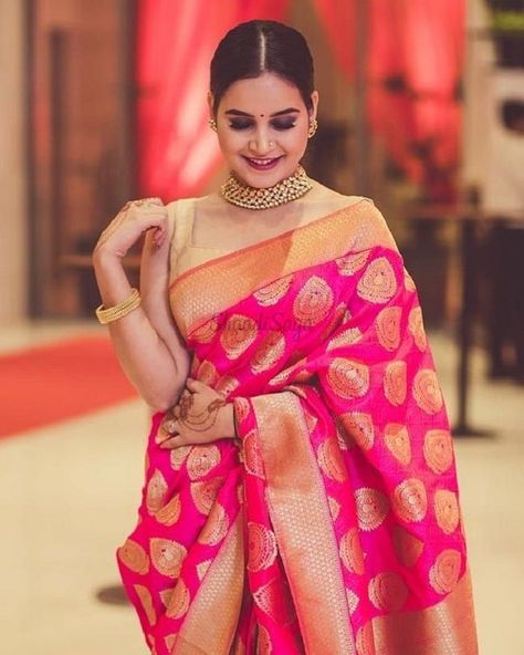 26 Real Brides Who Wore Banarasi Saree on Their D-day | ShaadiSaga Orang India, Designer Sarees Wedding, Slides Outfit, Indian Sari Dress, Traditional Silk Saree, Wedding Saree Collection, Sari Dress, Gaun Fashion, Indian Saree Blouses Designs