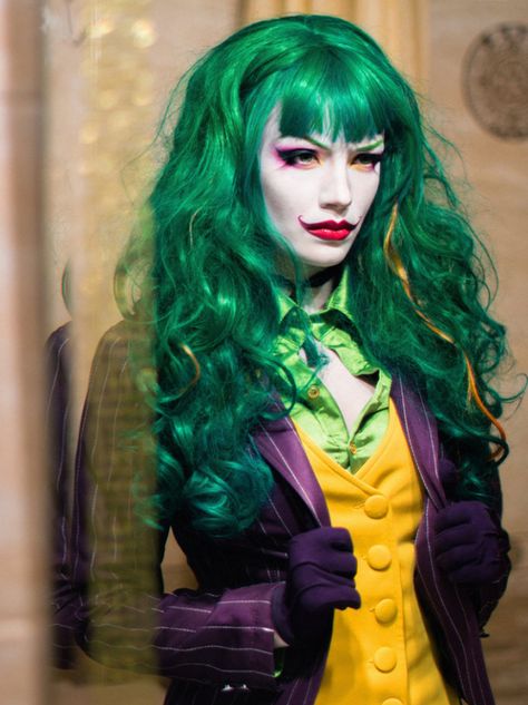 Female Joker Joker Costume Ideas, Halloween Kostüm Joker, Super Villain Costumes, Female Joker Costume, Chic Halloween Costume, Halloween Costumes Women Scary, Joker Halloween Costume, Makeup Zombie, Halloween Chic