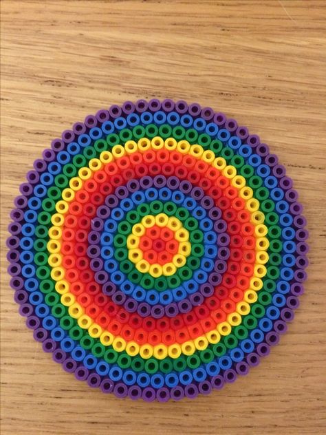 Rainbow Hama bead coaster Circle Perler Bead Patterns, Iron Beads Pattern, Hama Beads Coasters, Perler Bead Designs, Melt Beads Patterns, Hamma Beads Ideas, Easy Perler Bead Patterns, Melty Bead Patterns, Easy Perler Beads Ideas