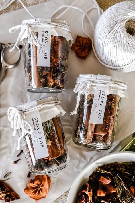 An easy handmade Christmas gift // stovetop potpourri | boxwoodavenue.com Potpourri Recipe, Stove Top Potpourri, Seasonal Ingredients, Potpourri, Stove Top, Handmade Christmas, Stove, Christmas Gift, Christmas Gifts