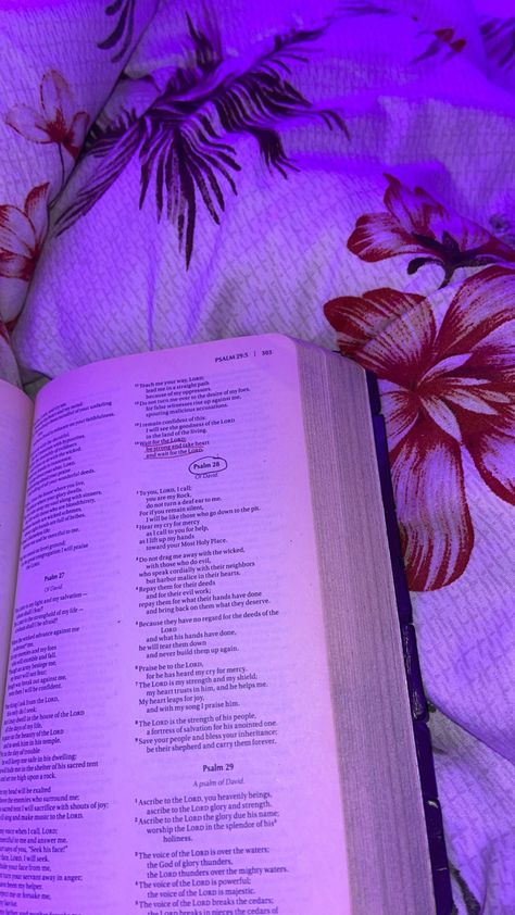 Bible Study Wallpaper Aesthetic, Night Time Bible Study, Reassurance Aesthetic, Bible Reading Aesthetic, Reading Bible Aesthetic, Bedtime Aesthetic, Sleep Wallpaper, Night Bible Study, Prayer Vision Board