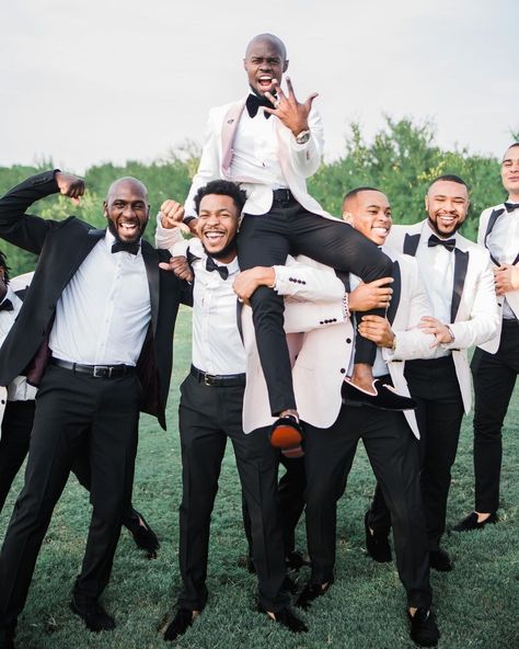 Fun groomsmen photo ideas {Pharris Photography} Groomsmen Formal Photos, Groomsmen Group Photos, Grooms Poses, Groomsmen Pics, Groomsmen Photo Ideas, Weddings 2024, Groomsmen Wedding Photos, Groomsmen Pictures, Groomsmen Photography