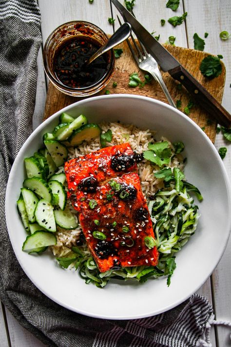 Looking to lighten up your eating habits but still get all the flavour? Look no further, as this Wild BC Sockeye Salmon dish ticks all the boxes in 20 min! Sweet, salty, and savoury, you can’t go wrong with this. Eating better never looked so good! The best part is that an air fryer makes this recip Sockeye Salmon Recipe, Sockeye Salmon Recipes, Oily Fish, Meal Planning Menus, Honey Ginger, Sockeye Salmon, Eating Better, Salmon Filet, Salmon Dishes