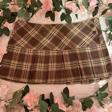 🧸˚ · . brown plaid pleated... - Depop Uni Wardrobe, Dr Outfits Shifting, Autumn Wishlist, Brown Plaid Skirt, Outfits Shifting, Brown Pleated Skirt, Pleated Miniskirt, I Know Everything, Check Mini Skirt