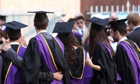 Students from the London School of Economics wear mortar boards and gowns during a ceremony for university graduates in London, Architecture Journal, University In England, Bristol University, Masters Graduation, London School, Infographic Resume, London School Of Economics, University Graduation, University College London