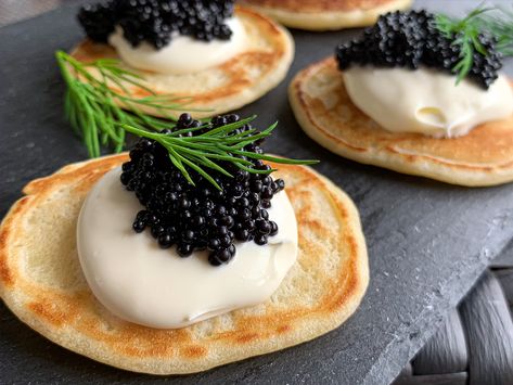 Caviar Appetizers, Creme Fraiche Recipes, Infused Recipes, Caviar Recipes, I Am Crazy, Organic Snacks, Bread Appetizers, Recipes Appetizers And Snacks, Buckwheat