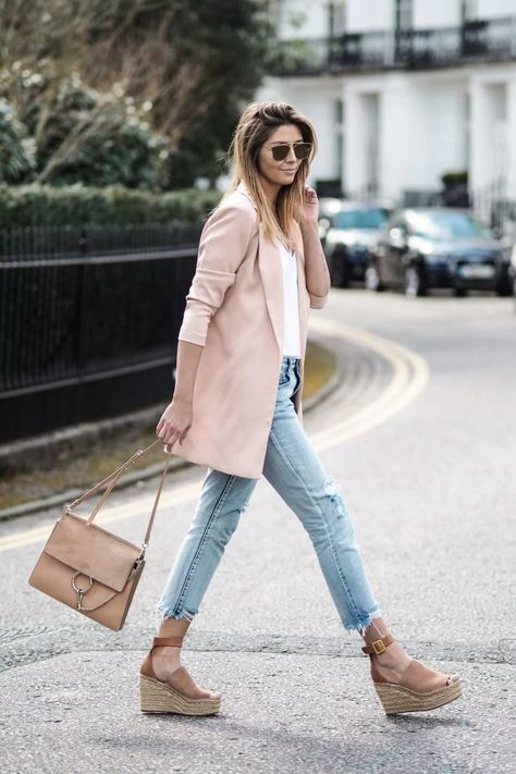 Trendy Blazer Outfits, Wedge Outfit, Espadrilles Outfit, Neutral Color Outfits, Chloe Wedges, Wedges Outfit, Trendy Blazers, Nude Outfits, Jeans And Wedges