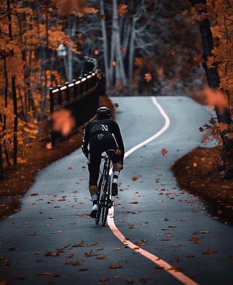 Road Bike Photography, Cycling Inspiration, Cycling Photography, New Bicycle, Cycling Motivation, Bike Photography, Road Bike Women, Cool Bike Accessories, Cycling Photos