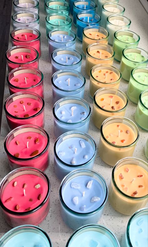 Easthetic Candles, Colorful Candles Aesthetic, Candles Aesthetic Colorful, Cristal Candles, Pretty Crystal Candles, Lilin Aroma, Wax Candles Diy, Healing Candles, Diy Wax Melts