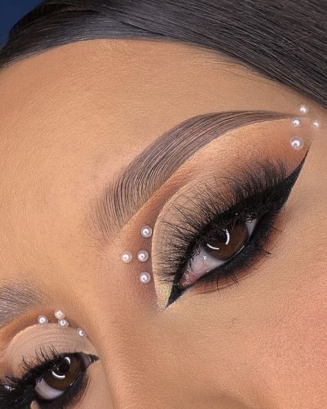 Maquillage Yeux Cut Crease, Makeup Ojos, Prom Eye Makeup, Eye Makeup Styles, Cute Eye Makeup, Makeup For Black Skin, Eye Makeup Pictures, Glam Makeup Look, Eye Makeup Designs