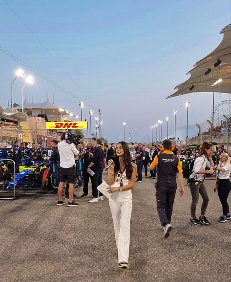 Journalist Aesthetic Outfit, Sports Journalism, Grid Girl, If I Can Dream, Journalism Career, F1 Wag, Broadcast Journalism, Job Inspiration, My Future Job