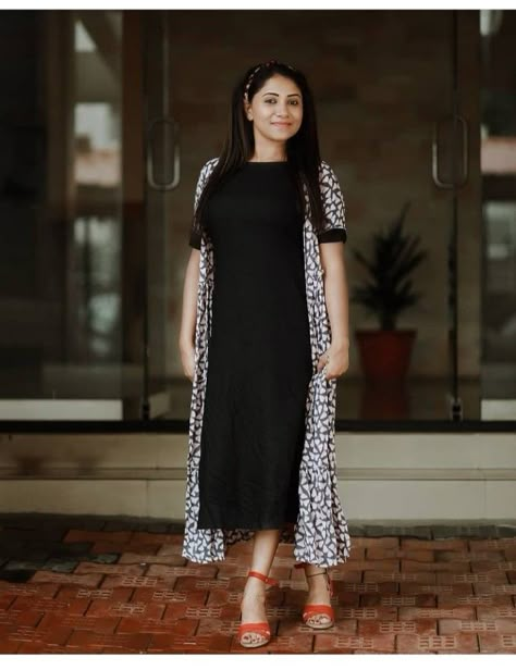 Frock With Shrug, Long Skirt Top Designs, Frock Models, Cotton Dress Pattern, Simple Frock Design, Simple Frocks, Simple Kurta Designs, Designer Kurti Patterns, Simple Kurti Designs