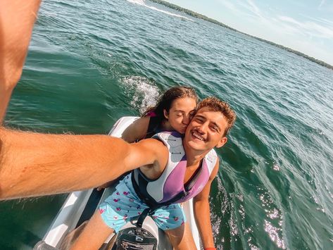 Jet Ski Couple Pictures, Jetski Pictures Couples, Pool Pic, Lake Pics, Ski Pictures, Dream Relationship, Couples Holiday, Couple Goal, Couples Vacation