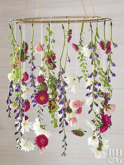 Make your Easter home decor extra special this year with a fresh flower chandelier. #bhg #easter #easterdecor Diy Spring Decorations, Easter Decorating Ideas, Balcon Mic, Diy Osterschmuck, Dekoratívne Vence, Farmhouse Diy Projects, Diy Frühling, Diy Hanging Shelves, Diy Flores