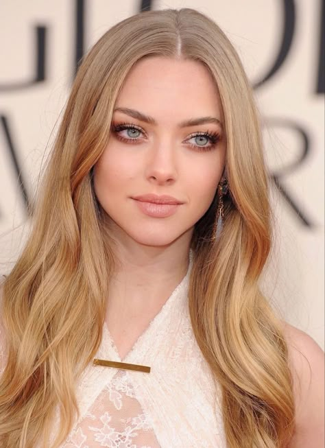 amanda seyfried Amanda Seyfried Hairstyles, Amanda Seyfried Hair Color, Amanda Seyfried Makeup, Blonde Actresses In Their 20s, Amanda Seyfried Layered Hair, Blond Actress, Amanda Seyfried Brown Hair, Irish Celebrities, Amanda Seyfried Long Hair