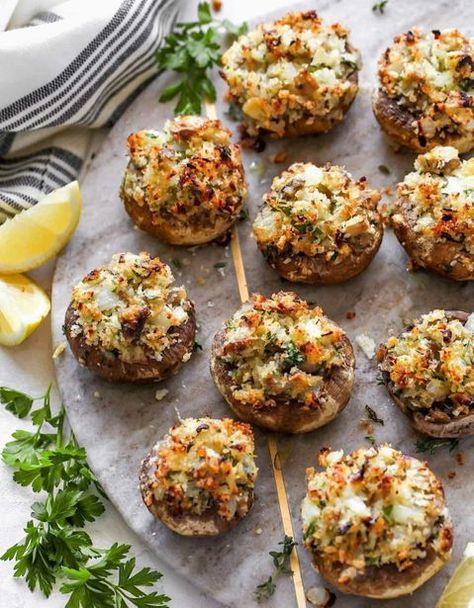 12 amuse-bouches d’automne pour un apéritif de saison - Elle à Table Vegetarian Stuffed Mushrooms Appetizers, Healthy Mushroom Dinner, Stuffed Mushrooms No Meat, Mushroom Caps Stuffed, Boursin Stuffed Mushrooms, Classic Stuffed Mushrooms, Mushroom Appetizer, Stuffed Mushrooms Easy, Best Holiday Appetizers