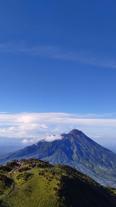 Merbabu Mountain, Wallpaper Hp, Mountain Wallpaper, Cute Emoji Wallpaper, Cool Landscapes, Alam Yang Indah, Sky And Clouds, Sky Aesthetic, Mountain Landscape