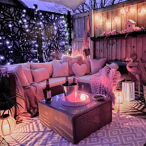 𝐏𝐞𝐫𝐟𝐞𝐜𝐭 𝐏𝐢𝐧𝐤 𝐇𝐨𝐮𝐬𝐞 on Instagram: “Happy Saturday Lovelies ✨💗 It’s that time of night where my Beautiful Patio turns magical 🥰 #pink #gardens #garden #flowers #nature…” Pink Patio Ideas, Girly Patio Ideas, Cozy Back Patio Ideas, Pink Backyard Decor, Pink Garden Ideas, Pink Patio Decor, Pink Outdoor Decor, Pink Porch, Pink Patio