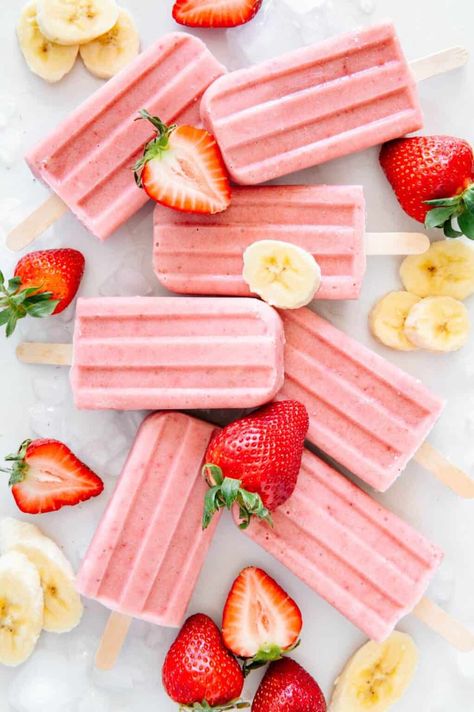 These strawberry banana popsicles are the perfect blend of creamy and fruity! You need just 5 ingredients and then pop these in the freezer for a cool treat you’ll be making all summer long. They are like a strawberry banana smoothie but in popsicle form and completely refined sugar-free! Strawberry Banana Popsicles, Homemade Popsicle Recipes, Ice Cream Sundae Party, Popsicles Recipes, Seasonal Recipes Fall, Healthy Popsicle Recipes, Banana Popsicles, Strawberry Popsicles, Healthy Popsicles