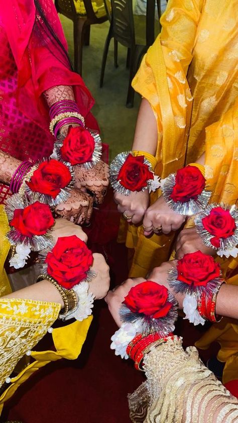 Indian wedding Haldi Snapchat Story, Haldi Vibes Snap, Indian Wedding Snapchat Story, Hand Gajra For Bride, Hand Gajra, Shadi Pic, Shaadi Vibes, Creative Snaps, 15th Birthday Party Ideas