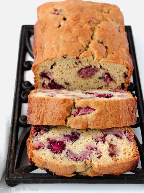 Fruit Bread Recipes Loaf Pan, Mixed Berry Loaf, Mixed Berry Bread, Fruit Bread Recipes, Berry Bread, Dessert Loaf, Loaf Bread Recipe, Loaf Cakes, Berry Muffins