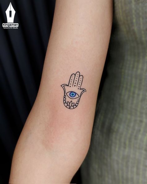 Hamsa Tattoo With Eye, Eye Of Fatima Tattoo, Hamsa Hand Evil Eye Tattoo, Small Hamsa Tattoo Evil Eye, Evil Eye Matching Tattoo, Henna Designs Evil Eye, Hand Evil Eye Tattoo, Evil Eye Wrist Tattoos For Women, Hamsa Hand Tattoo Small Evil Eye