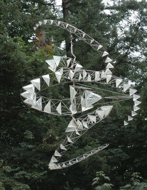 This summer when I visited on Orcas Island, Washington, my sister took us to see a remarkable outdoor art gallery. The artist, Anthony Howe, works primarily in stainless steel, though he also uses … Kinetic Wind Art, Anthony Howe, Outdoor Art Gallery, Orcas Island Washington, Kinetic Art Sculpture, Kinetic Wind Spinners, Sound Sculpture, Garden Wind Spinners, Easy Sculpture