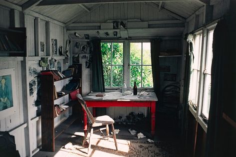 The UK's best literary days out for bookworms and readers Shed Conversion Ideas, Writer's Office, Writing Studio, World Poetry Day, Writers Desk, Writing Retreat, Backyard Studio, Dylan Thomas, Room Of One's Own