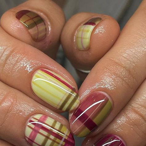 Jess Smith on Instagram: "plaid 4ever 🫶🏻  #plaidnails #holidaynails #holidaynailart #plaidnailart #sandiegonails #sandiegonailart #sandiegonailtech" Nails Acrylic Tiktok, Fun Colored Nails, Short Polka Dot Nails, Plaid Gel Nails, Grunge Short Nails, Nail Design On Natural Nails, Trending Red Nails, Quilt Nails, Nail Designs On Natural Nails