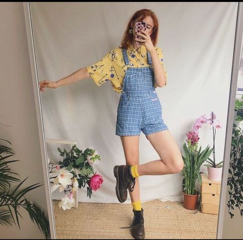 Socks Outfit, Fashion 90s, Look Retro, Moda Vintage, Looks Vintage, Retro Outfits, Aesthetic Outfits, Aesthetic Fashion, Lany