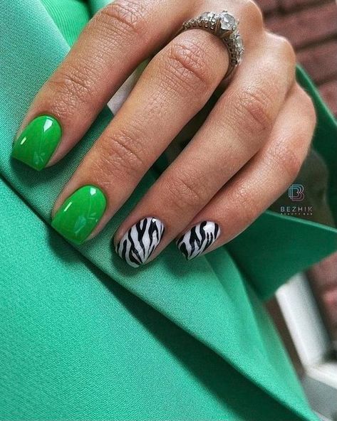 Nail Design Glitter, Zebra Nails, Art Designs Ideas, Sassy Nails, Edgy Nails, Minimal Nails, Girls Nails, Minimalist Nails, Funky Nails