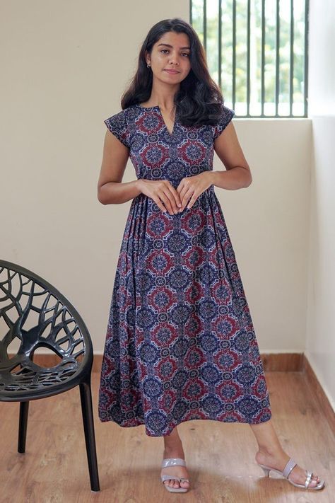 Cotton Frock Pattern For Women, Pen Kalamkari Frocks For Women, Ajrakh Frock Designs, Simple Frock Designs For Women, Simple Kurti Designs Casual, Cotton Frock Designs For Women, Churidhar Designs For Stitching, Simple Cotton Frocks For Women, Cotton Frocks For Women